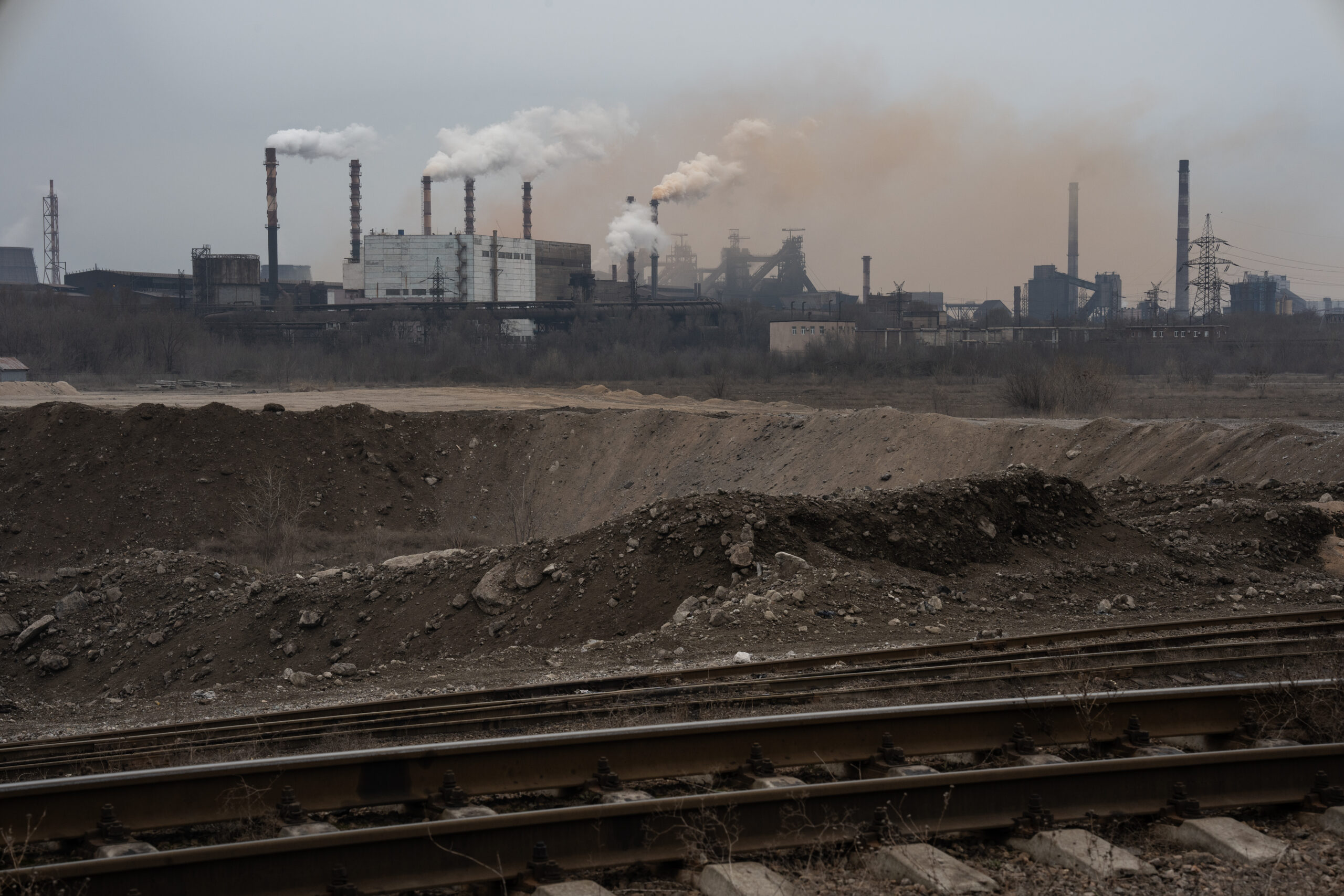 Zaporizhzia, Ucraina - 12 Febbraio 2024 - Stabilimento dell'acciaieria Zaporizhstal del gruppo Metinvest.