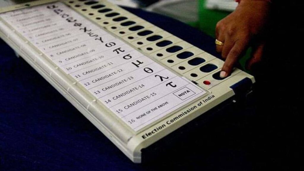 Elezioni in India, le macchine elettroniche per il voto